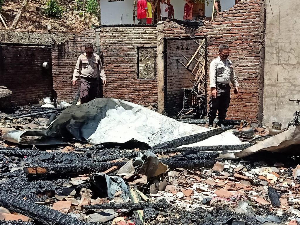 Rumah Yatimah (70) pasca terbakar