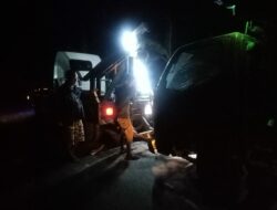 Kecelakaan Tunggal Truk Terguling
