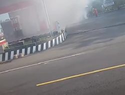 Mobil Toyota Kijang Terbakar