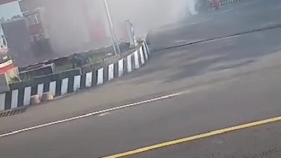 Mobil Toyota Kijang Terbakar