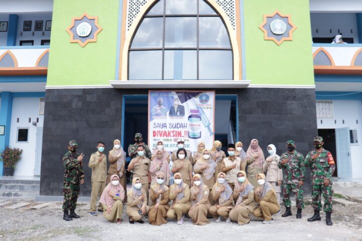 Tim Vaksin COVID 19 TNI Puskesmas Ponjong Dan SMK Muhammadiyah Ponjong