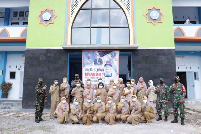 Tim Vaksin COVID 19 TNI Puskesmas Ponjong Dan SMK Muhammadiyah Ponjong