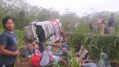 Korban Dan Bus Usai Kecelakaan