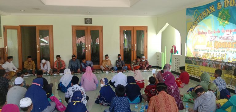Pemberian Santunan Anak Yatim