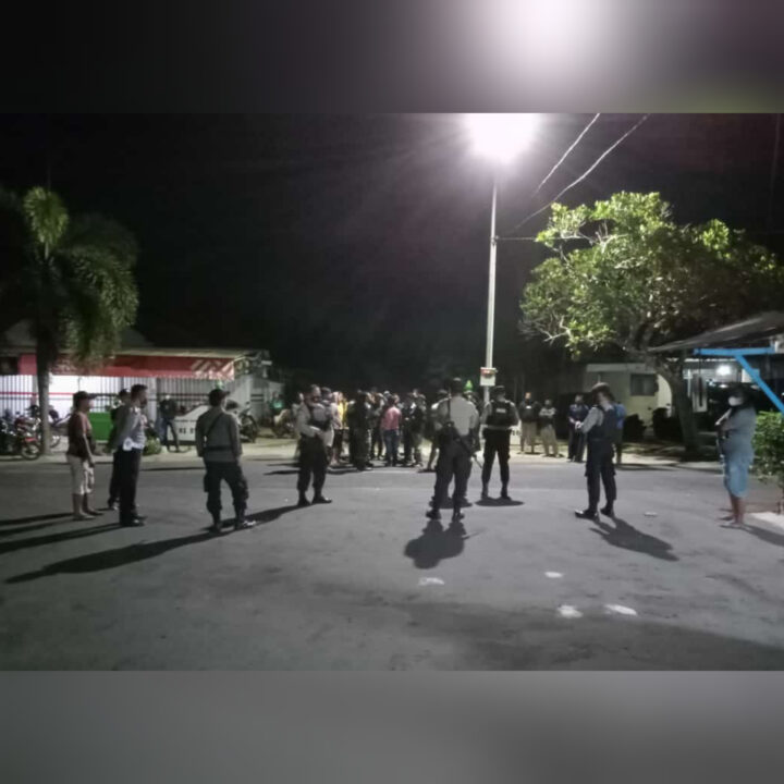 Ruma Suyanto Saat Didatangi Masa
