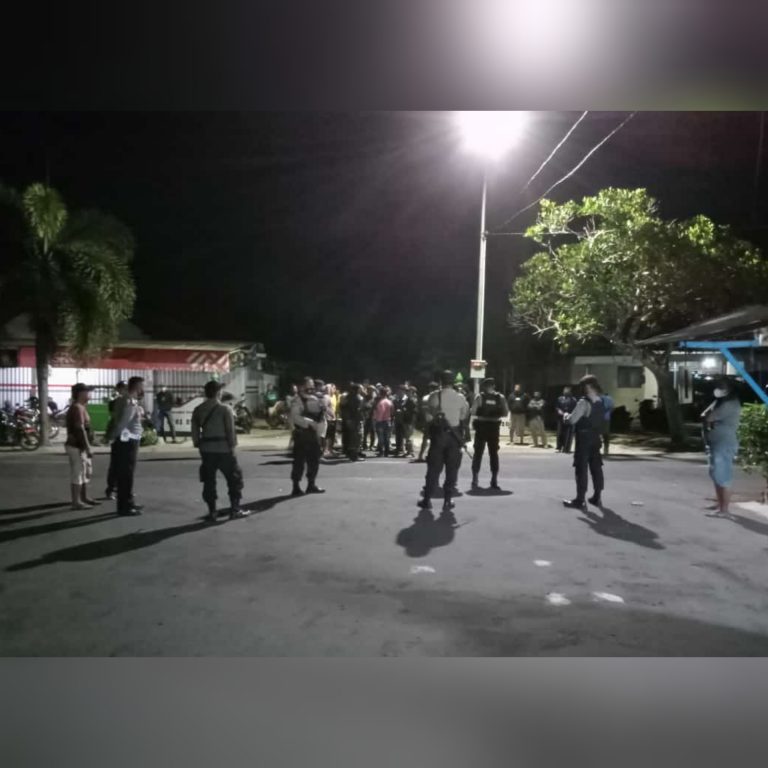 Ruma Suyanto Saat Didatangi Masa