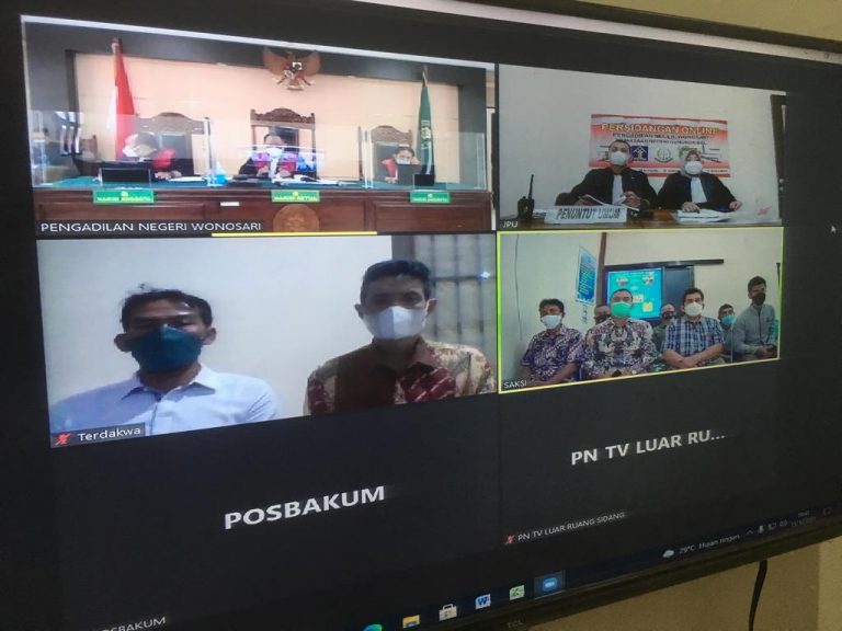Rohmadi Dan Sudiro Saat Menjalani Sidang