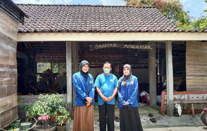 Wuri W, Slamet Haryadi & Isnain AJ