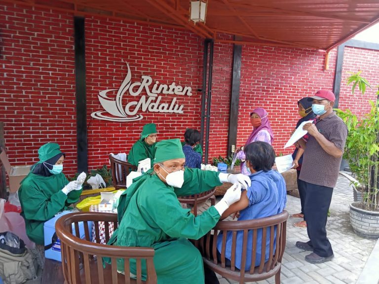 Vaksinasi Di Resto Rinten Ndalu