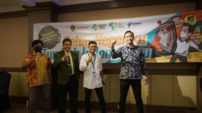 Arif S (baju Putih) & Irawan Broto (batik Biru)