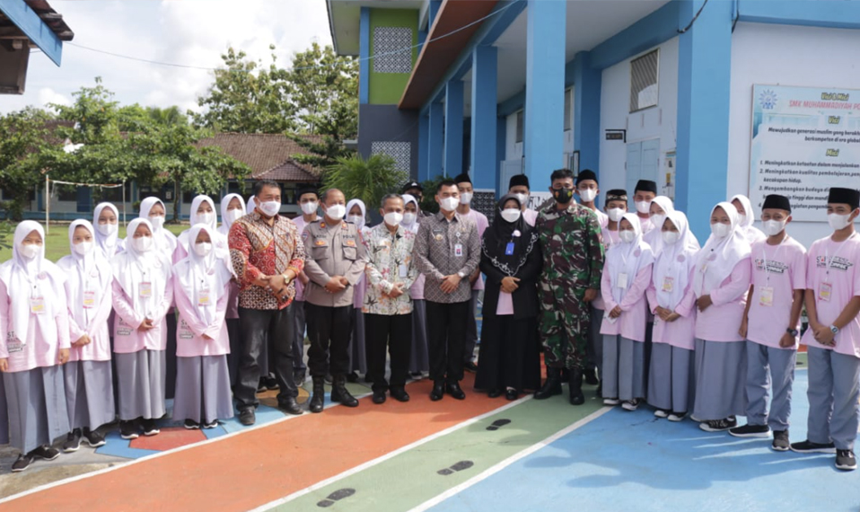 Bupati Gunungkidul Sunaryanto Dan Siswa SMK Muhammadiyah Ponjong