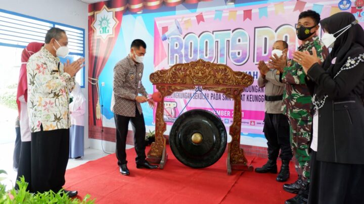 Bupati Memukul Gong