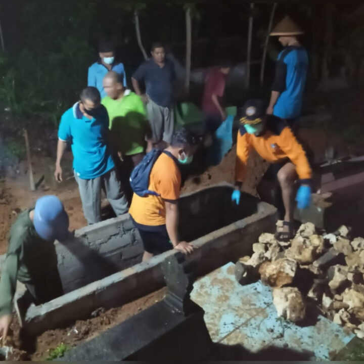 Pembuatan Liang Lahat Oleh Tim Sar