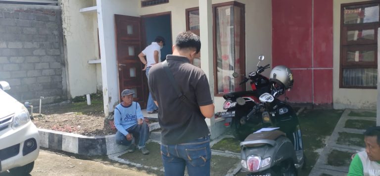Polisi Melakukan Olah TKP