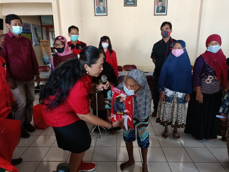 Pembagian Paket Sembako