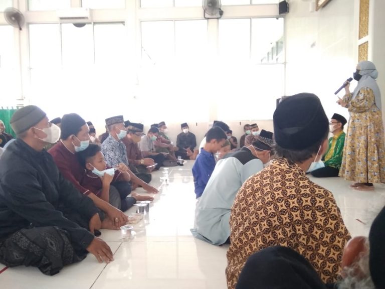 Ida Rohmawati Saat Menjadi Pembicara Di Kajian Ahad Pagi
