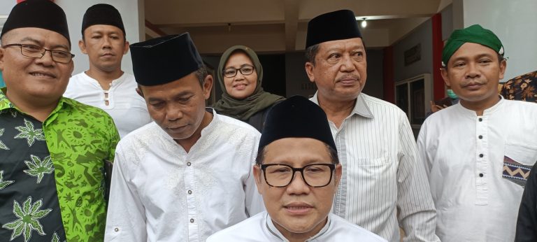 Ketua DPP PKB Muhaimin Iskandar (tengah)
