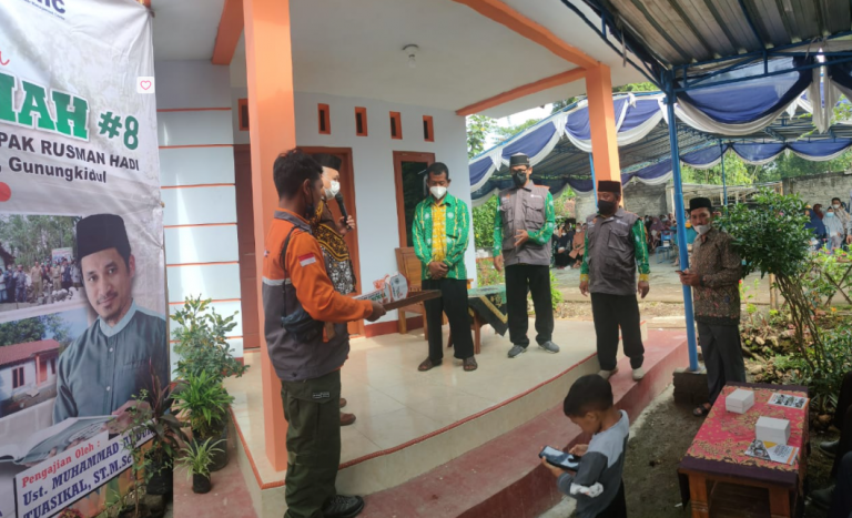 Serah Terima Kunci Bedah Rumah Lazismu Di Kalurahan Genjahan Ponjong