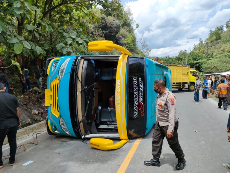 Lokasi Bus Terguling