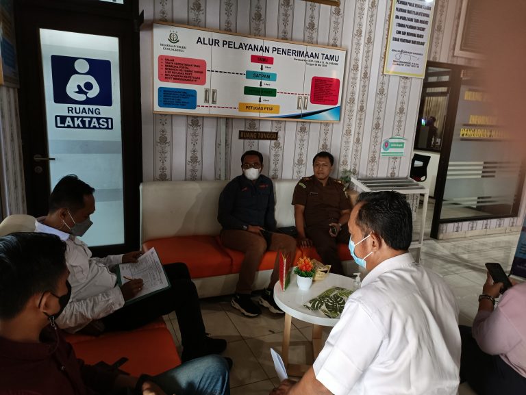 Penyidik Tipikor Saat Menyerahkan Berkas Ke Kejaksaan Negeri