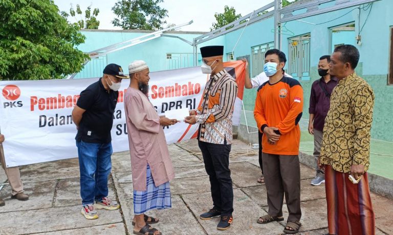 Anggota DPR Pusat Sukamta Berikan Bantuan Kepada Warga Terdampak Puting Beliung