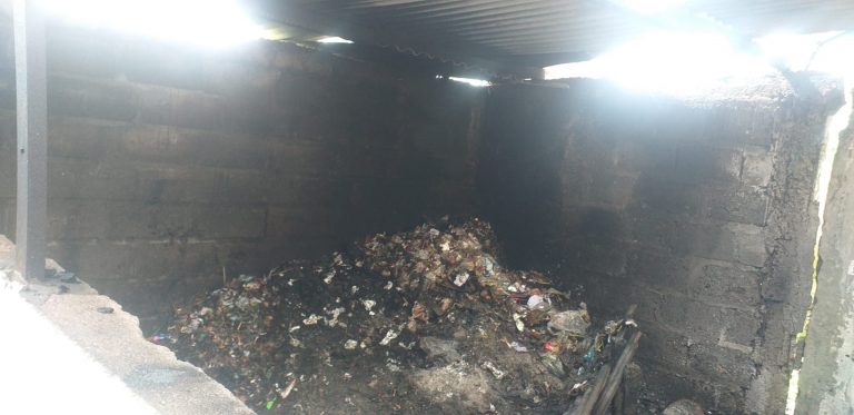 Atap Kamar Mandi SD N 1 Piyaman Dilalap Api