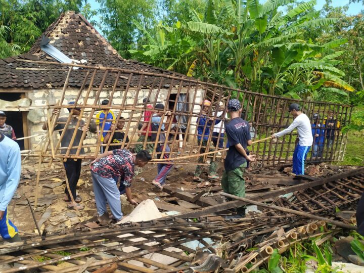 Bencana Puting Beliung Di Semanu Yang Menyapu Rumah Warga