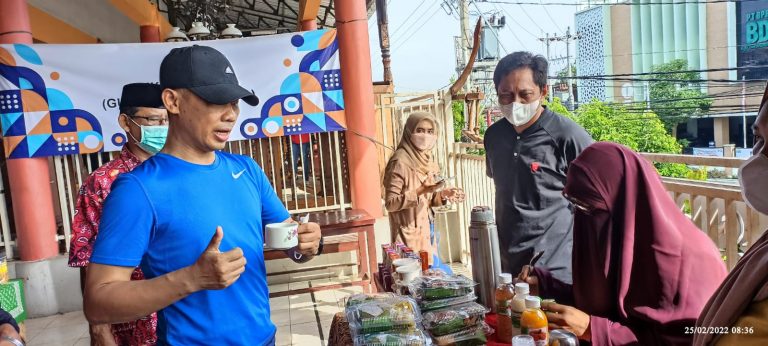 Bupati Sunaryanta Meninjau Pasar Argosari