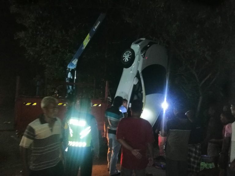 Honda Brio Terjun Ke Dalam Jurang