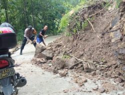 Kerjasama Gotong Royong Warga Gedangsari Berjibaku Bersihkan