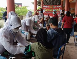 Proses Vaksin Booster Pedagang Pasar Hargojasi Kamis 10 Februari 2022