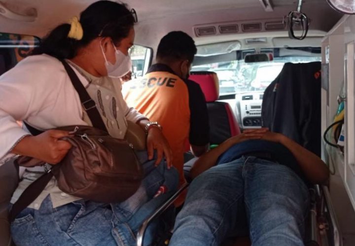 Tergencet Bus, Seorang Wisatawan Dilarikan Ke Rumah Sakit