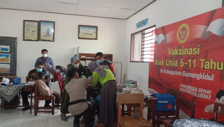 Tim Mobile Vaksinasi Masal
