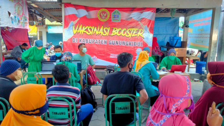 Vaksinasi Booster COVID 19 Di Semin Gunungkidul