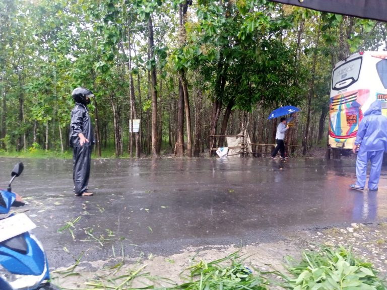 Laka Lantas Maut Honda Supra X VS Bus Pariwisata