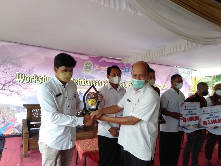 Lurah Muda Ini Berhasil Berdayakan Warganya