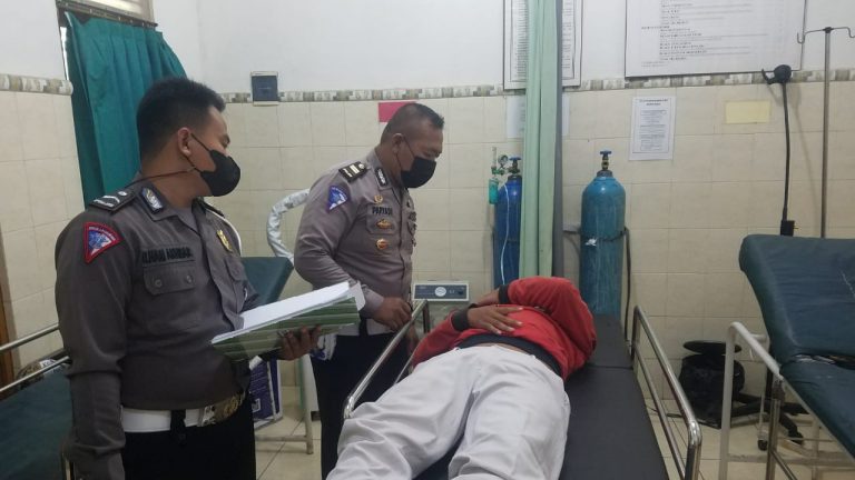 Pemotor Patah Tulang Bahu Usai Terjatuh Di Tikungan