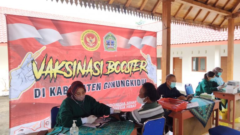 Proses Vaksinasi Booster Di Girisubo Gunungkidul