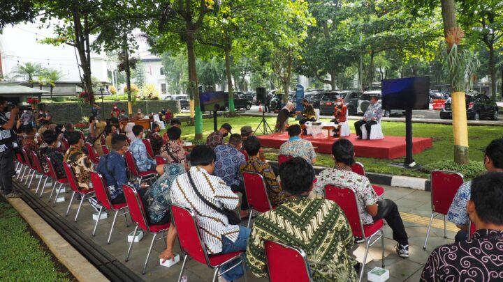 Rombongan Diskominfo Tiba Di Pemprov Jabar Pukul 09.00 WIB