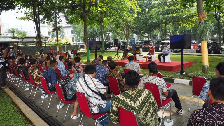 Rombongan Diskominfo Tiba Di Pemprov Jabar Pukul 09.00 WIB