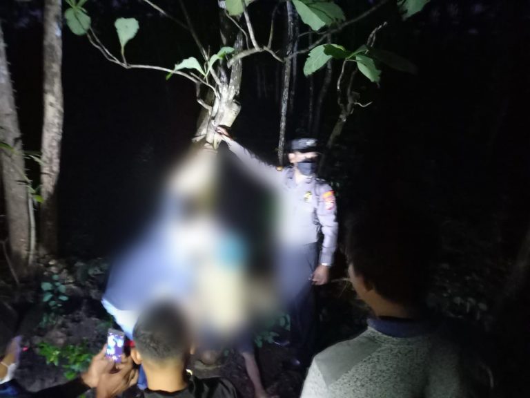 Seorang Lelaki Dari Panggang Gantung Diri