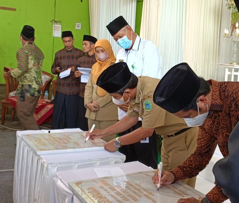 Wakil Bupati Gunungkidul Heri Susanto Meresmikan Gedung TPA Lantai 3 Komplek Pondok Pesantren Darush Solikhin