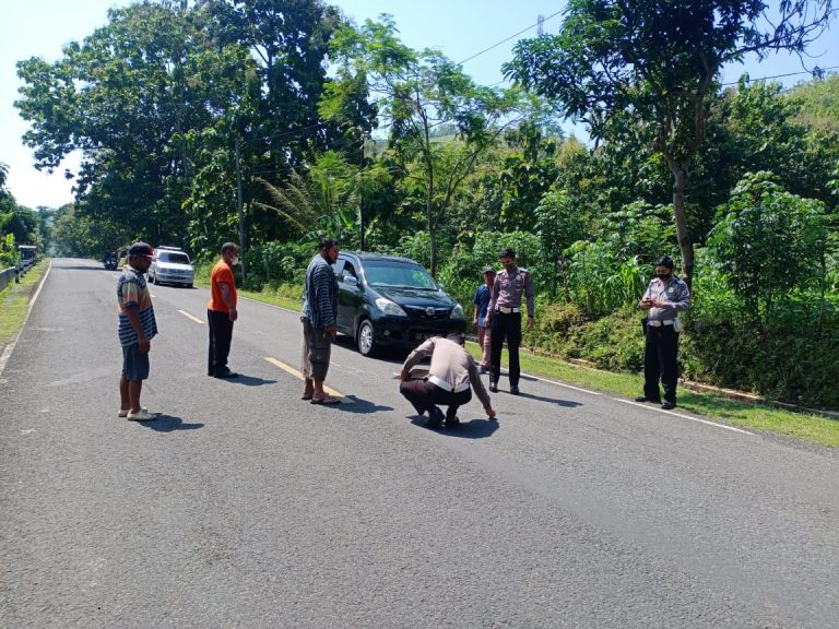 Polisi Melakukan Olah TKP