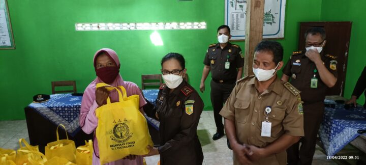 Kejati DIY Memberikan Bantuan