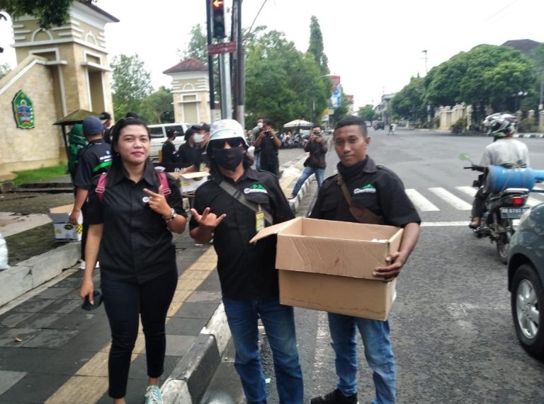 Komunitas Info Cegatan Gunungkidul (ICG) Ini Menggelar Acara Bhakti Sosial (baksos) Membagian Nasi Takjil