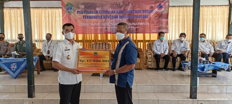 Penyerahan Simbolis Bantuan Stimulan