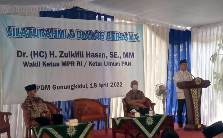Safari Ramadhan Zulkifli Hasan