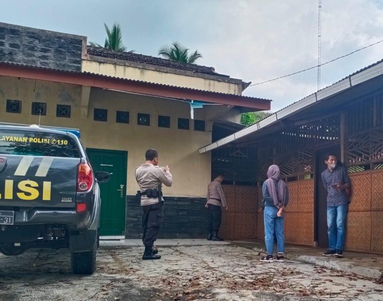 Polisi Saat Melakukan Olah TKP