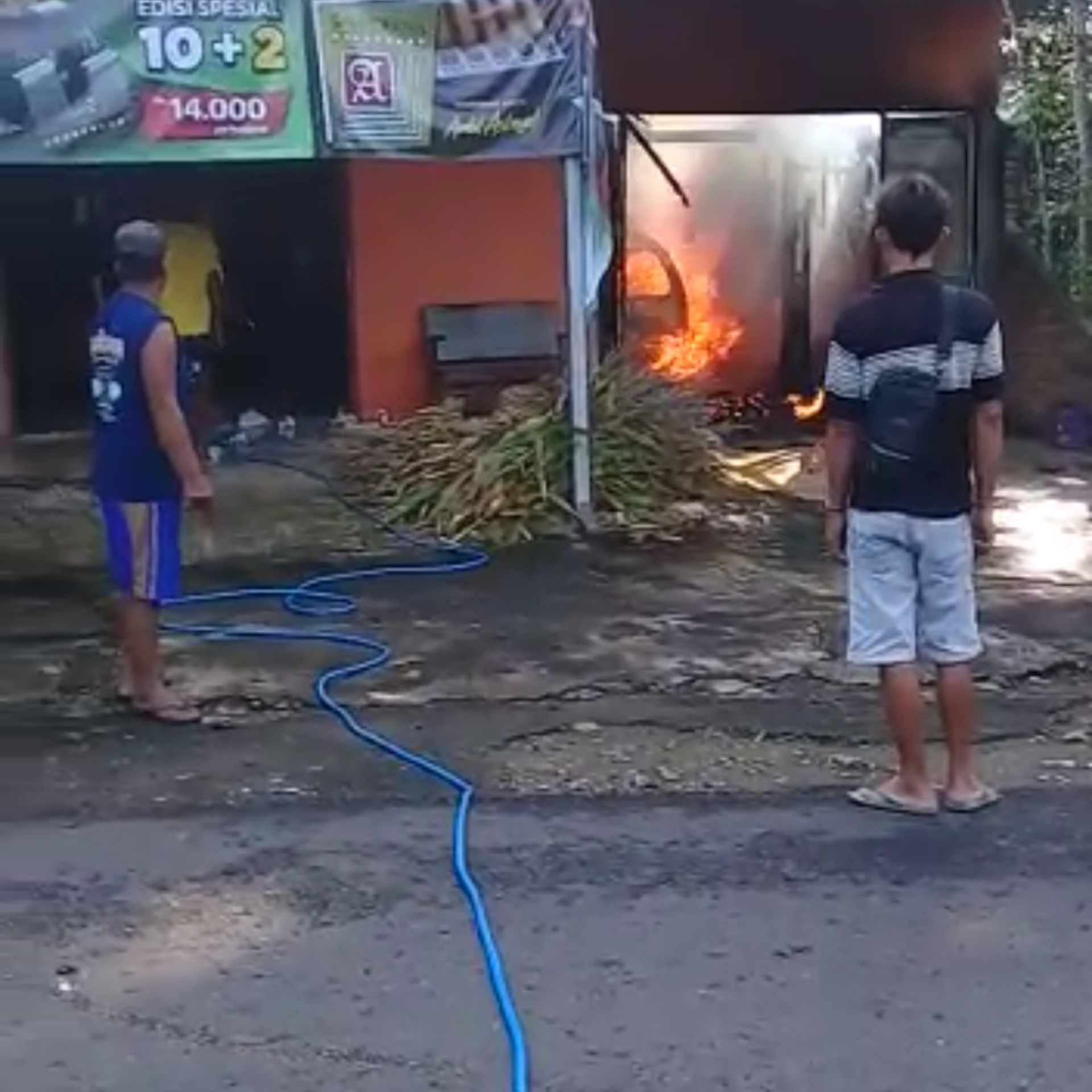 Mobil Avanza Terbakar