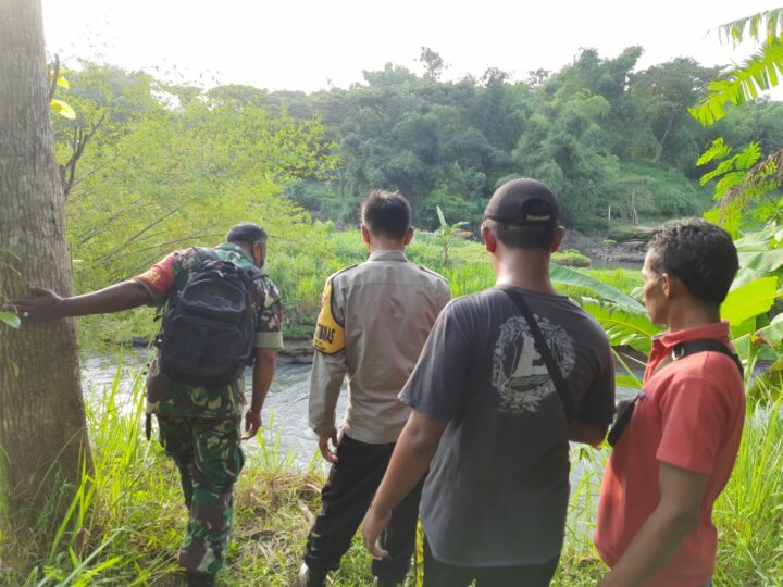 Aparat Saat Melakukan Cek TKP